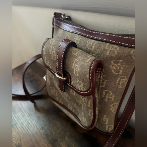 Vintage Dooney and Bourke crossbody bag - Picture 11 of 11